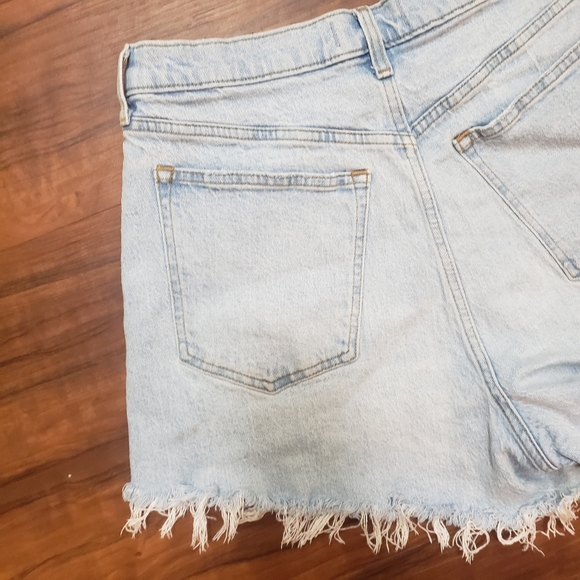 ABERCROMBIE & FITCH 90s Relaxed Cutoff Short High Rise Curve Love Light Wash 14 - Picture 7 of 9